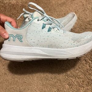 Used- TYR women’s size 8